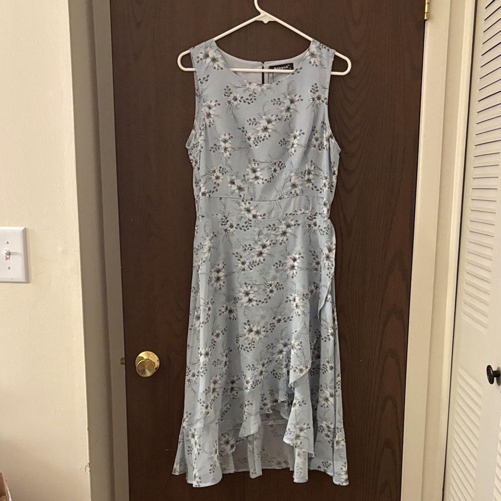 NWT Pretty Floral Long Dress